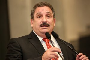 CUSTO - Presidente da Alepe criticou a cobrança de R$ 90,51 para a aquisição da quarta via do documento. Foto: Roberto Soares