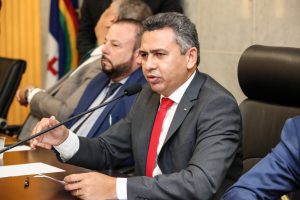DEMANDA - “Queremos que aqui a população seja ouvida e tenha seus problemas analisados”, frisou o presidente do colegiado, Doriel Barros. Foto: Alepe