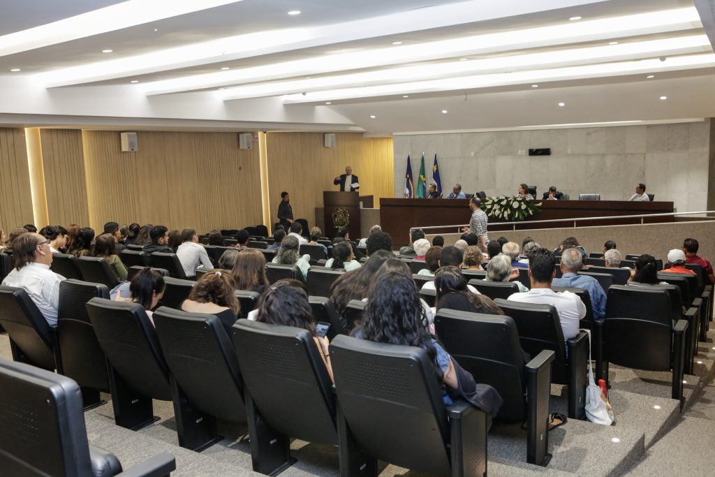 EVENTO - Alepe debateu a ação com a comunidade católica por iniciativa da deputada Teresa Leitão. Foto: Alepe