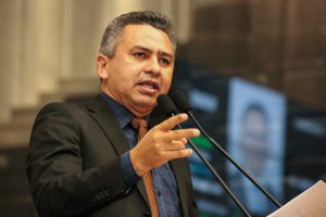 MEDIDA - Parlamentar destacou que o texto afirma “que a Reforma é a mais injusta e cruel tentativa de demolir os direitos dos segurados”. Foto: Jarbas Araújo