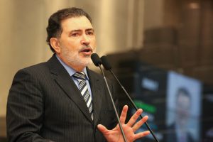 PREOCUPAÇÃO - Parlamentar alertou para necessidade de reduzir o desperdício e abordou má distribuição dos recursos hídricos no Brasil. Foto: Jarbas Araújo