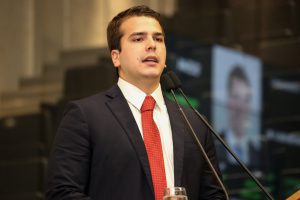 CAUSAS - Parlamentar avaliou que o mau desempenho tem relação com a cobrança exagerada de impostos, o baixo investimento público e a dívida bilionária do Estado com fornecedores. Foto: Roberto Soares