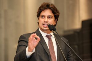 CRÍTICA - “Manifesto indignação com a perda de voos diários para Recife e Salvador”, queixou-se Lucas Ramos. Foto: Roberto Soares