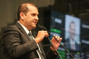 PRIORIDADES - Entre as necessidades que levou ao órgão, parlamentar destacou a construção de barragens ao longo Rio Pajeú e do Riacho do Navio. Foto: Jarbas Araújo