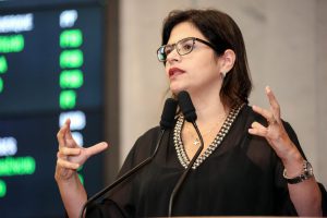 DESPESA - “Um dos maiores devedores é o Governo Estadual, que deve mais de R$ 40 milhões à companhia em contas atrasadas.” Foto: Roberto Arraes