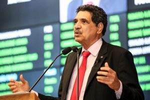 COMPOSIÇÃO - Frente Parlamentar sobre os Impactos da Quarta Revolução Industrial irá analisar possíveis mudanças no mercado de trabalho em razão do desenvolvimento das novas tecnologias . Foto: Roberto Soares