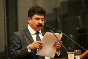 ALTERAÇÃO - De acordo com o deputado, em 184 anos de história, a Alepe estaria na 51ª Legislatura e não na 19ª. Foto: Breno Laprovitera