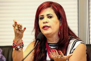 APOIO - “Policiais não podem só abordar, precisam conversar para saber a necessidade daquela mãe e proteger outros jovens”, defende Gleide Ângelo. Foto: Jarbas Araújo