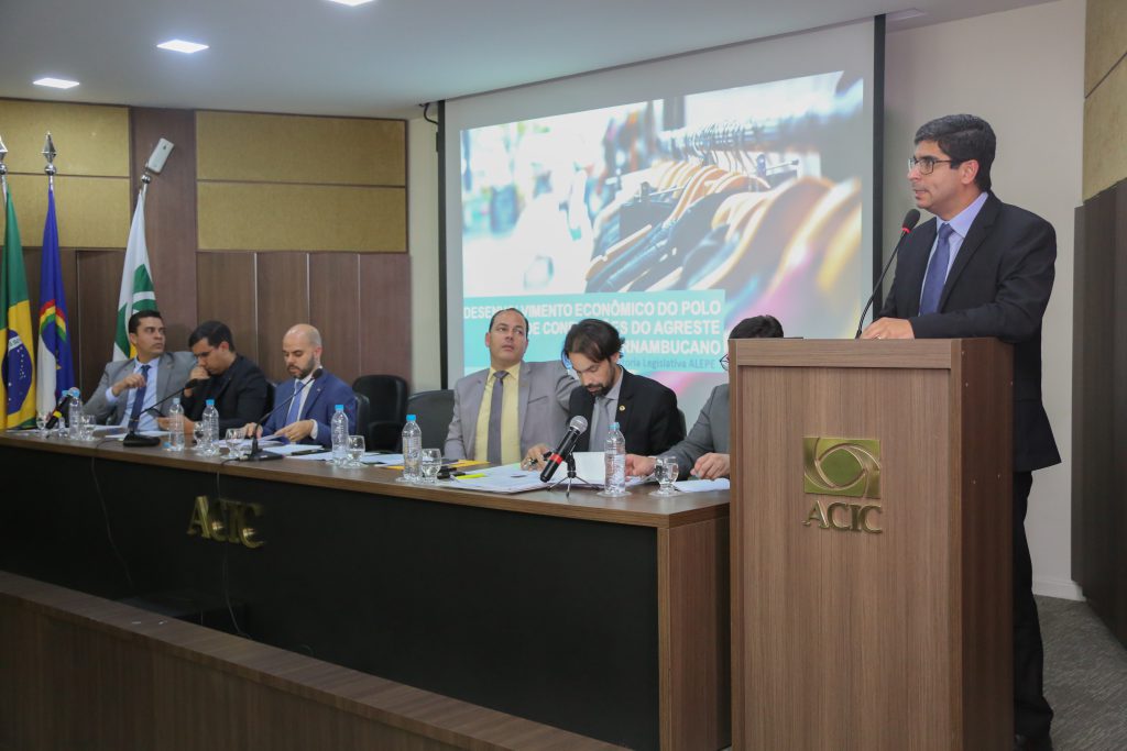 AUDIÊNCIA - Empresários do setor alertaram para a necessidade de obras de mobilidade, reforço da segurança policial nas estradas e investimentos em qualificação. Foto: Neto Lima