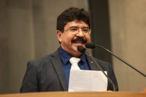TRIBUNA - “O Canal do Sertão vai beneficiar 17 municípios de Pernambuco e da Bahia, possibilitando a produção de alimentos da cesta básica por agricultores familiares”. Foto: Roberto Soares