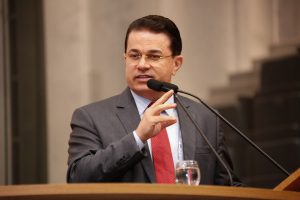 SANTOS - “Que esse edital seja suspenso e elaborado outro direcionado para toda a população.” Foto: Roberto Soares
