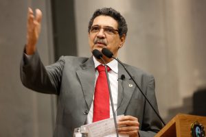ANÁLISE - Parlamentar ainda condenou a influência de Olavo de Carvalho no Governo e relembrou tratamento dado aos militares nas gestões petistas. Foto: Roberto Soares