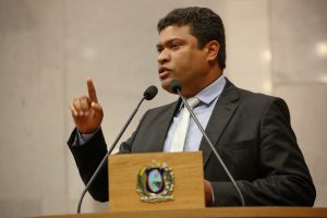 JOEL DA HARPA - “É um política de incentivo ao homossexualismo, algo que a bancada evangélica jamais pode concordar.” Foto: Roberto Soares