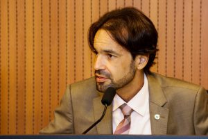 RELATOR - “Medida busca otimizar a gestão e, assim, promover a regularização do abastecimento para a população”, avaliou Diogo Moraes. Foto: Roberto Soares