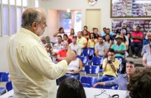 A reunião foi coordenada pelo presidente do colegiado, deputado Waldemar Borges (PSB), e contou com a presença de políticos locais e de representantes de entidades governamentais. Foto: Roberto Pereira/Divulgação