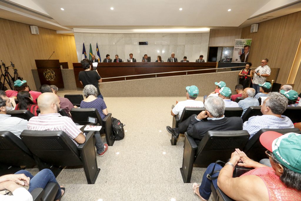 SEMINÁRIO - Volta do crescimento econômico combinada a criação de empregos formais foi proposta em evento realizado pela Comissão Especial que trata do tema. Foto: Roberto Soares