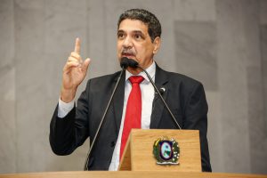 ALERTA - Parlamentar falou da importância de protestar contra projeto que retira direitos conquistados pela classe trabalhadora. Foto: Roberto Soares