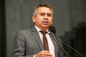 TRIBUNA - Segundo o deputado, há três mil demitidos sem o recebimento das verbas rescisórias e mil empregados sem salário há 60 dias. Foto: Roberto Soares