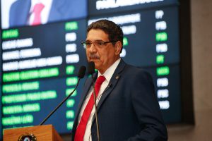ENSINO - Deputado lembrou que oferta da disciplina tornou-se optativa no ano passado, após o Governo Federal dispensá-la da Base Nacional Comum Curricular. Foto: Roberto Soares