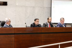 DISCUSSÃO - Reunião foi promovida pelo colegiado de Administração Pública em parceria com a Comissão Especial da Reforma da Previdência Social. Foto: Evane Manço
