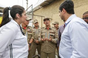 COMITIVA - Também participaram da vistoria representantes da Prefeitura de Caruaru, do Governo do Estado e do Corpo de Bombeiros. Foto: Roberta Guimarães