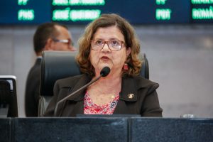 ADESÃO - “Quatro meses de desmandos no Ministério da Educação fizeram o movimento ir bem além das universidades”, avaliou Teresa. Foto: Roberto Soares
