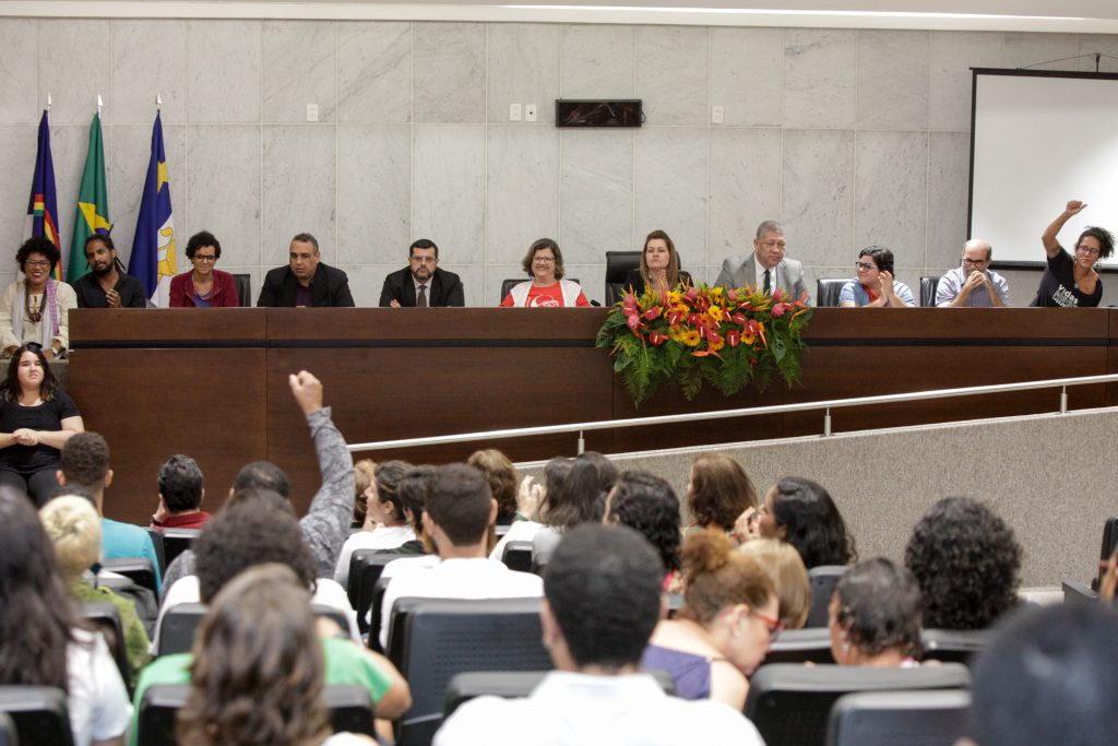 AUDIÊNCIA - Debate promovido pela Comissão de Saúde tratou das políticas públicas de saúde mental e drogas, assim como os impactos de nota técnica do Ministério da Saúde sobre o tema. Foto: Nando Chiappetta