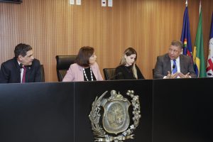 DISCUSSÃO - Também foi acatada matéria para garantir preferência a pessoas com albinismo em consultas dermatológicas. Foto: Roberta Guimarães