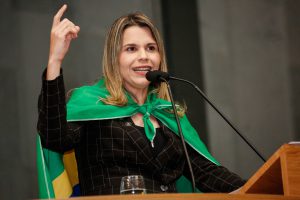 CLARISSA - Parlamentar destacou o apoio dado ao presidente e ao ministro da Justiça, Sérgio Moro. Foto: Roberto Soares