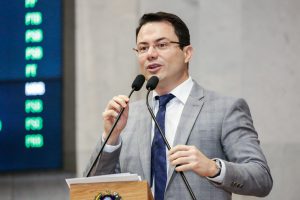 PARTICIPAÇÃO - Autor da proposição, parlamentar explicou que iniciativa visa aumentar a proximidade da sociedade com a política. Foto: Roberto Soares