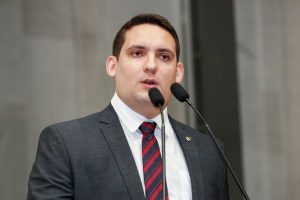 ADAPTAÇÃO - “Entendo a realidade de cada local, mas temos condições de fazer com que os animais não sofram, e as pessoas sejam remuneradas por um trabalho correto e que não viole uma lei federal”, argumentou. Foto: Roberto Soares