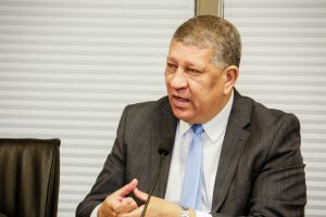 CRÍTICA - Para Isaltino Nascimento, retirar Estados e municípios da discussão é “terceirizar uma tarefa do Congresso Nacional para vereadores e deputados estaduais”. Foto: Roberta Guimarães
