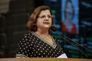 QUEIXA - De acordo com a parlamentar, não tem havido avanços nas discussões da campanha salarial, nem mesmo com relação à pauta pedagógica. Foto: Roberto Soares