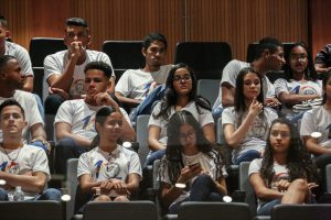 INICIATIVA - A convite do deputado Professor Paulo Dutra, jovens acompanharam Reunião Plenária. Foto: Jarbas Araújo