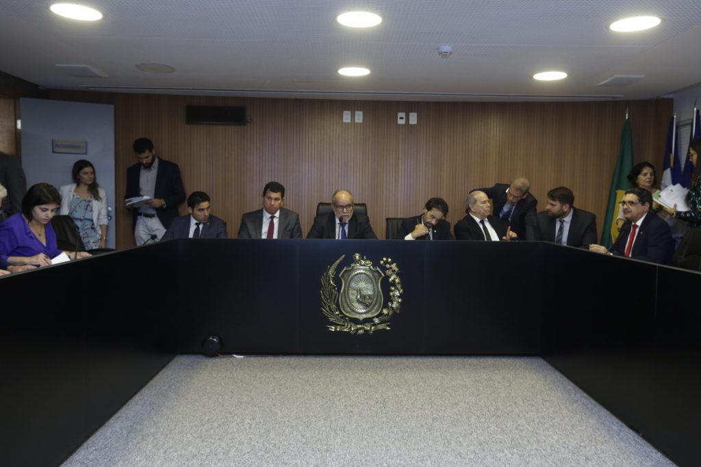 SUGESTÃO - Possibilidade de estabelecer sanções ao governador em caso de descumprimento da execução obrigatória foi analisada pelo colegiado. Foto: Roberto Soares
