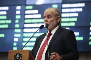 VOTO DE APLAUSOS - Segundo parlamentar, economia gerada para o Governo do Estado com a inovação já passa de R$ 14 milhões. Foto: Nando Chiappetta