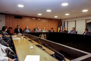 AUDIÊNCIA - Deputados, vereadores e técnicos de órgãos federais e estaduais vinculados ao projeto defenderam a união de esforços para garantir o início da intervenção. Foto: Evane Manço