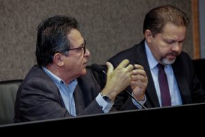 DÉFICIT - Para o representante da Amupe e prefeito de Moreno, Vavá Rufino, a reforma dos sistemas de previdência é urgente. Foto: Nando Chiappetta