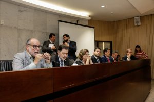 REUNIÃO - Parlamentares discutiram 12 projetos de lei, entre eles três que propõem mudanças em critérios de distribuição do IMCS. Foto: Roberta Guimarães