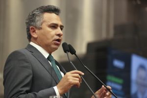 TRAJETÓRIA - Deputado destacou participação de Amaro Biá na criação do primeiro sindicato dos trabalhadores rurais de Pernambuco. Foto: Jarbas Araújo