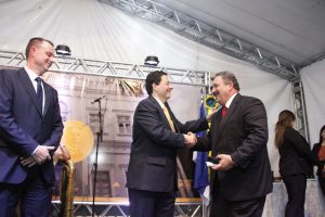 HONRARIA - O presidente Eriberto Medeiros foi uma das personalidades que recebeu a medalha Joaquim Nabuco, em cerimônia realizada no jardim do Museu do Homem do Nordeste. Foto: Evane Manço