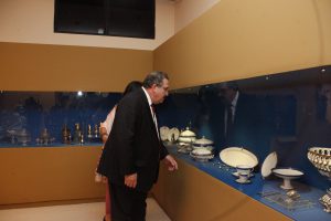 EXPOSIÇÃO - Medeiros também prestigiou a abertura da exposição em comemoração aos 40 anos do museu, batizada de “Muhne 40 Anos, 40 Peças”. Foto: Evane Manço