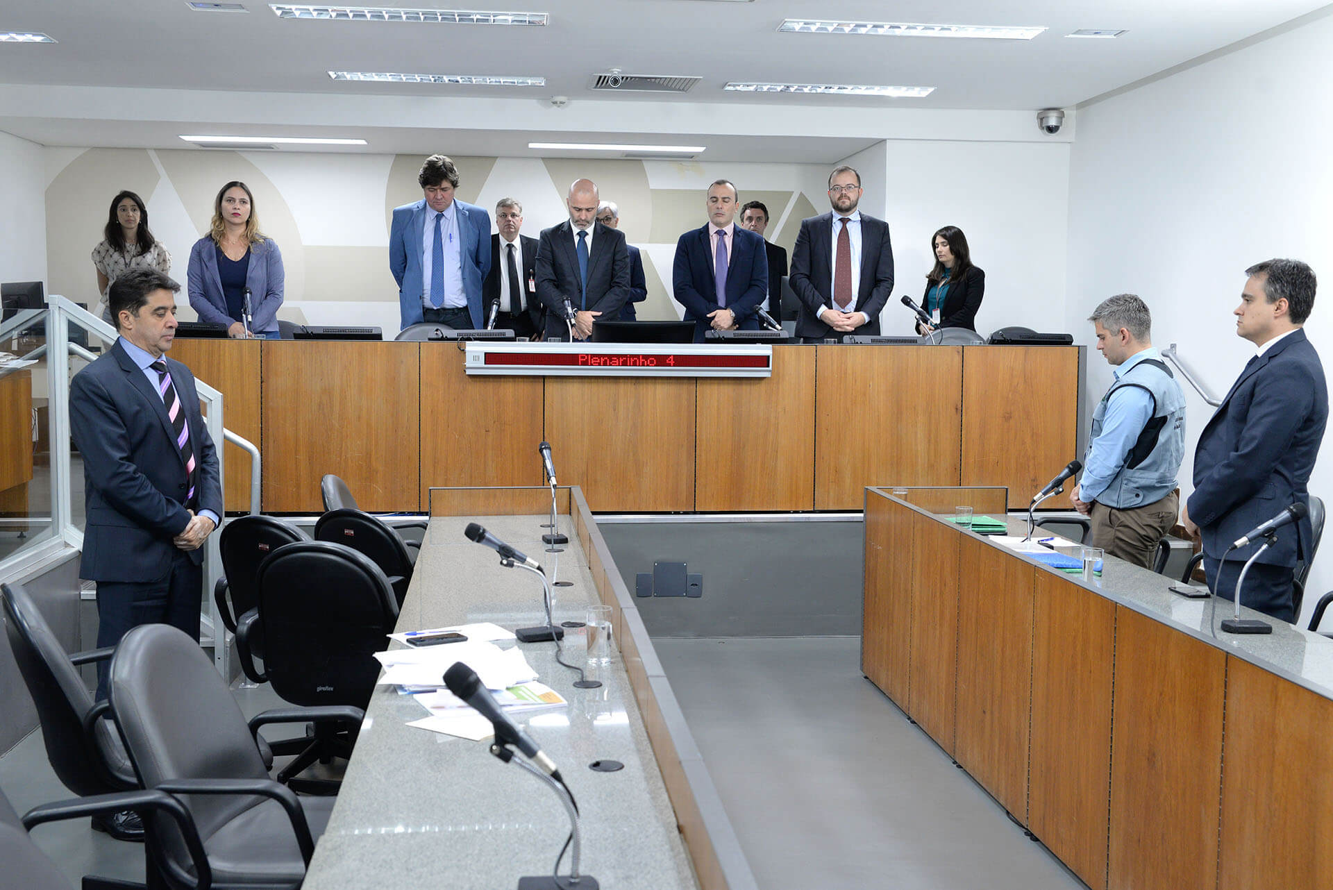 LUTO - Participantes da reunião da CPI de Brumadinho na ALMG, realizada em 27 de maio, fizeram um minuto de silêncio em homenagem às vítimas da tragédia. Foto: Guilherme Dardanhan/ALMG