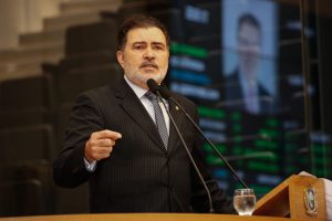 RISCO - “Fluxo de compradores e comerciantes é imenso, atraindo aqueles que buscam se aproveitar das pessoas.” Foto: Roberto Soares