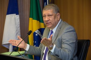 GRATUIDADE - Para Isaltino, normas atuais que concedem benefícios em ônibus intermunicipais “pode obrigar idosos a esperar muito tempo na rodoviária”. Foto: Roberta Guimarães