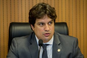 ECONOMIA - Para o presidente do colegiado, Lucas Ramos, superávit primário de R$ 700 milhões representa “responsabilidade do governador Paulo Câmara com o erário público”. Foto: Roberta Guimarães