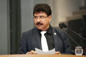 PIONEIRISMO - “É a primeira vez que deputados de vários Estados criam frente integrada para lutar pela conclusão de uma obra", explicou Fernando. Foto: Roberto Soares