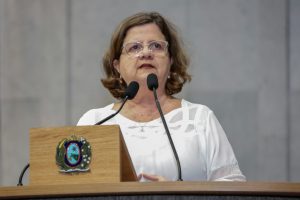 DEMOCRACIA - “Estudantes sempre estiveram na luta nos momentos mais importantes da história”, lembrou a petista. Foto: Roberto Soares
