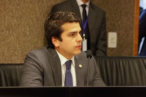 TRANSPARÊNCIA - Rejeitada pelo colegiado, emenda de Antonio Coelho buscava incluir no relatório de gestão fiscal o montante dos empenhos anulados pelo Executivo. Foto: Evane Manço
