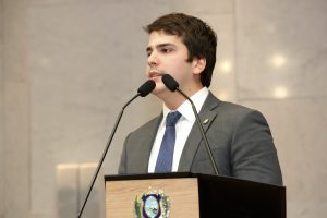 DIREITO - Parlamentar defendeu biografia de Mendonça Filho e liberdade de expressão: “Atitude cria um ciclo capaz de corroer nossa democracia”. Foto: Roberto Soares